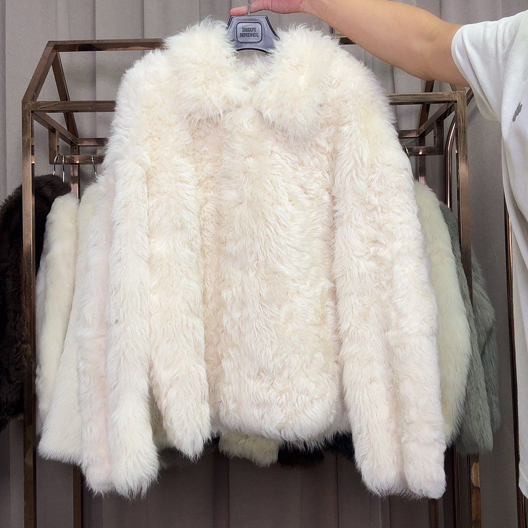 白色翻领托斯卡纳S