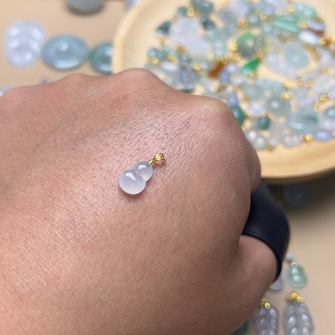 翡翠颈饰18K金镶嵌葫芦