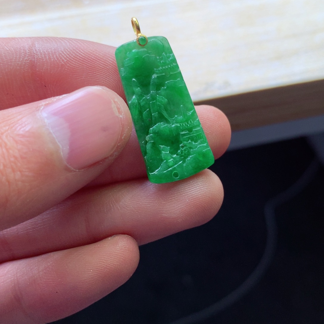 翡翠颈饰18K金镶嵌吊坠