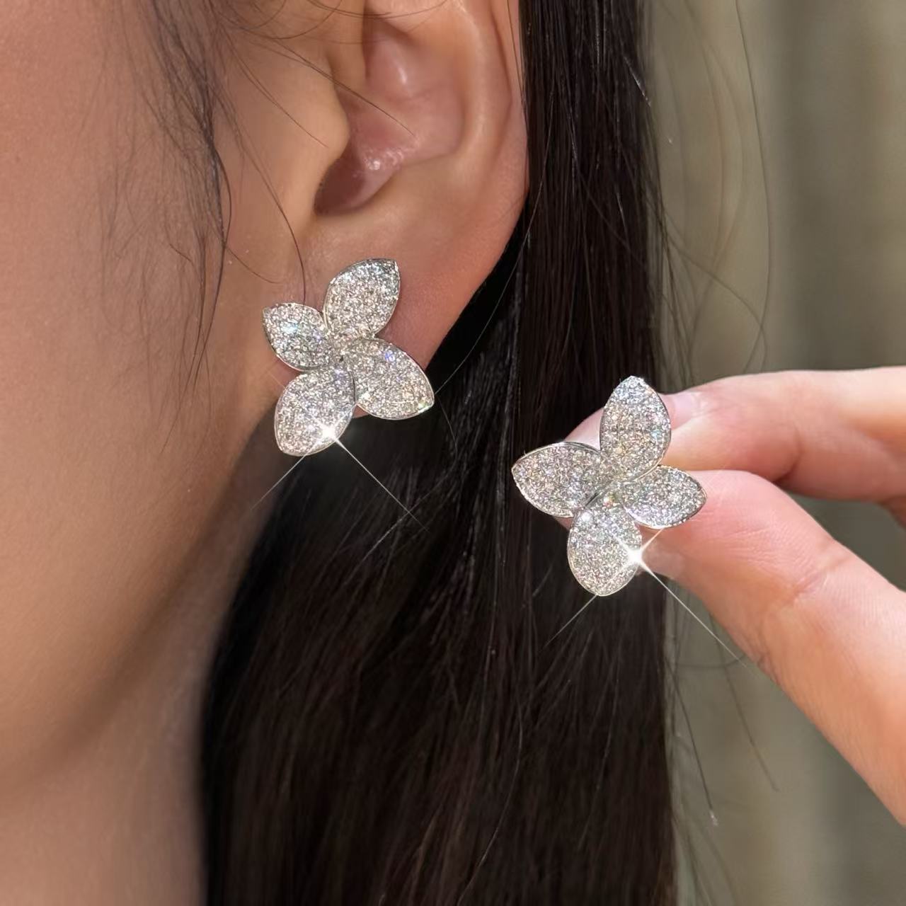 QANNA【米兰花园】【满钻大版花朵】轻奢名媛豪华仙女时尚钻石耳钉AY