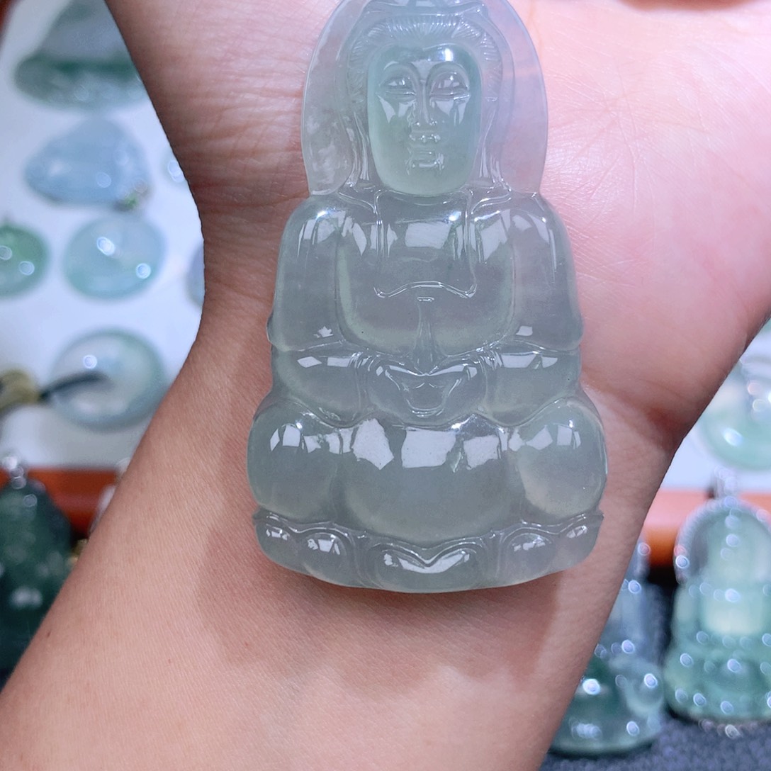 翡翠未镶嵌颈饰观音