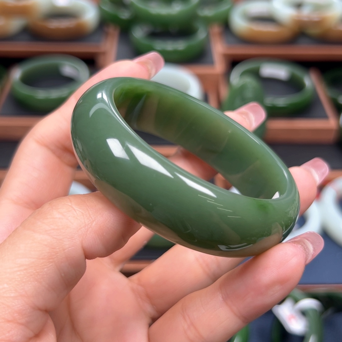 未镶嵌手镯和田玉（碧玉）