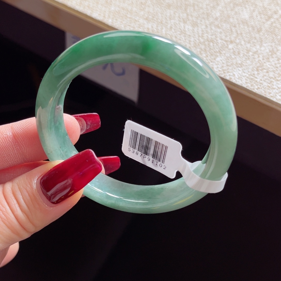 翡翠手镯未镶嵌手镯