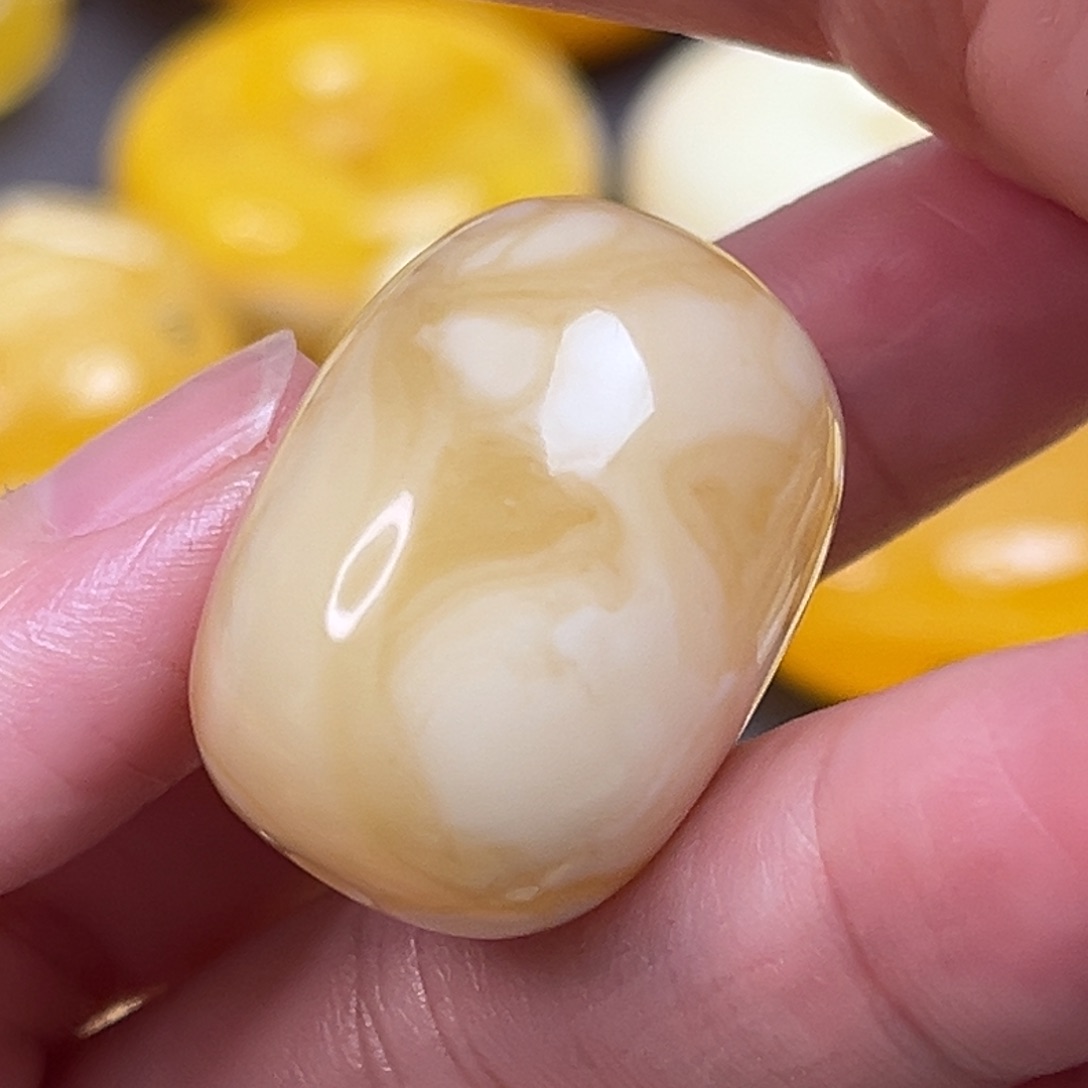 琥珀裸石未镶嵌桶珠