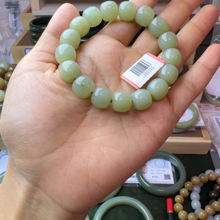 小***纹和田玉（糖玉）未镶嵌手镯