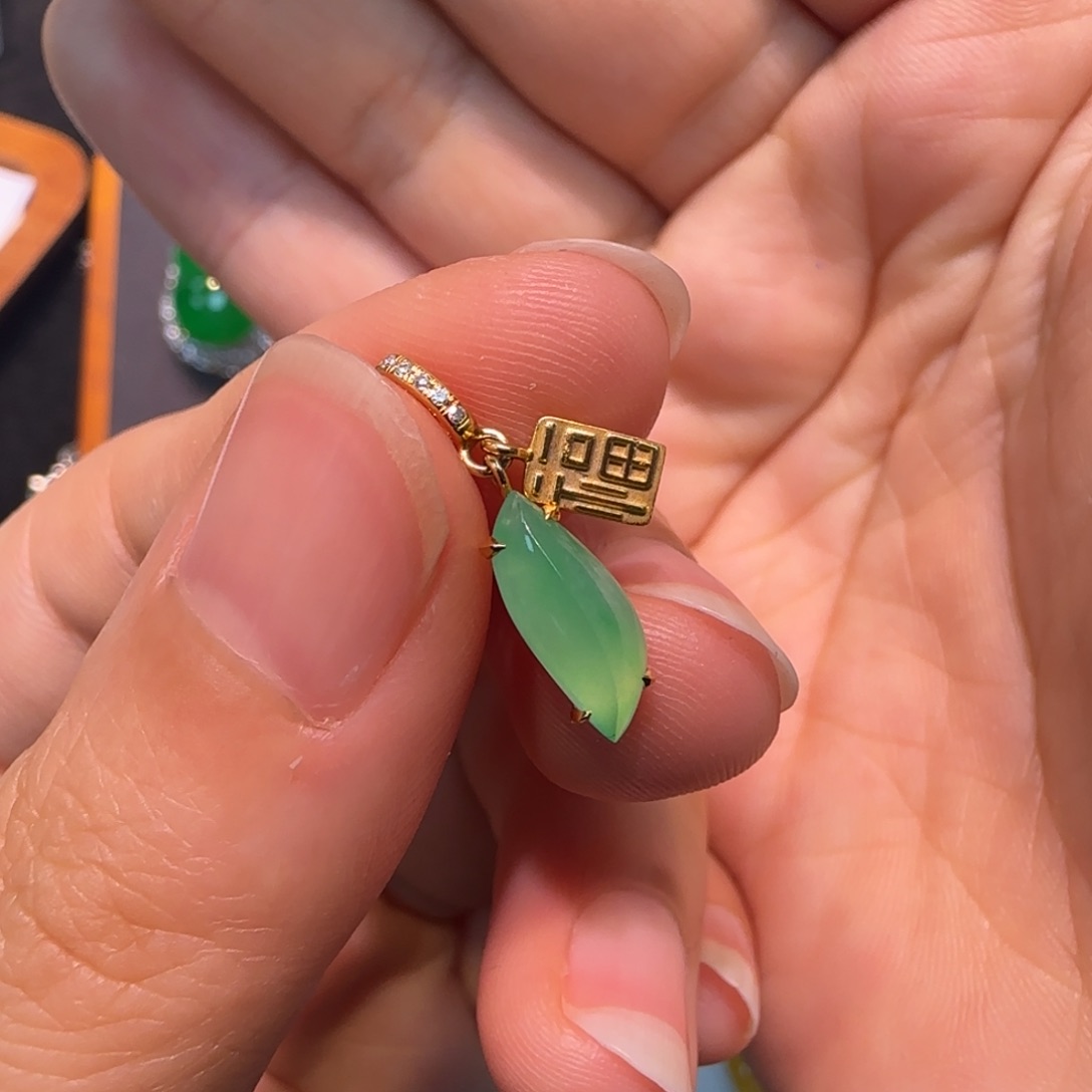 翡翠颈饰18K金镶嵌2*7随行