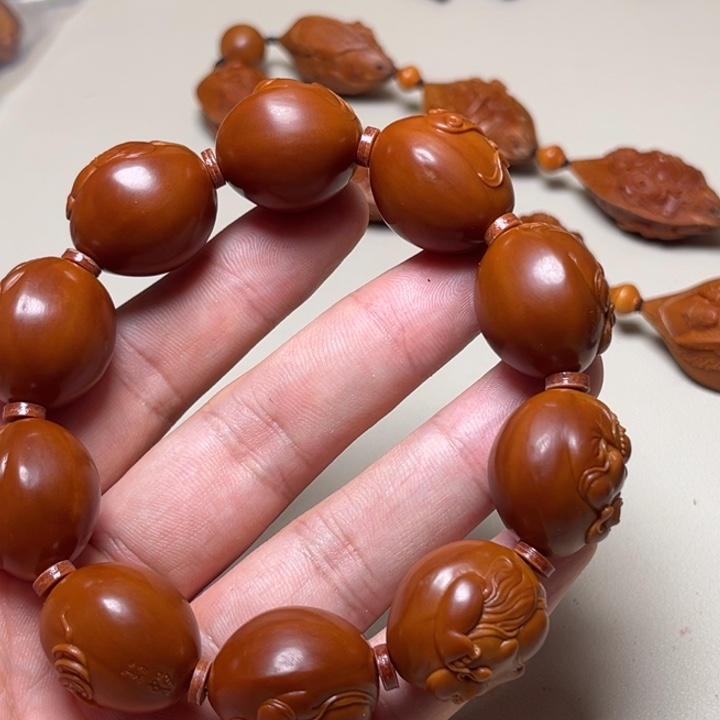 S***O吊坠橄榄核光背弥勒