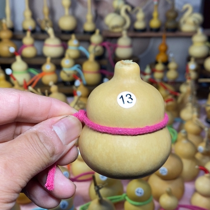 是***妹大叶紫檀（黑酸枝木类）