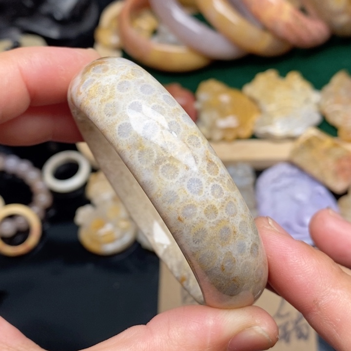 硅化珊瑚（珊瑚玉）手镯未镶嵌53,4