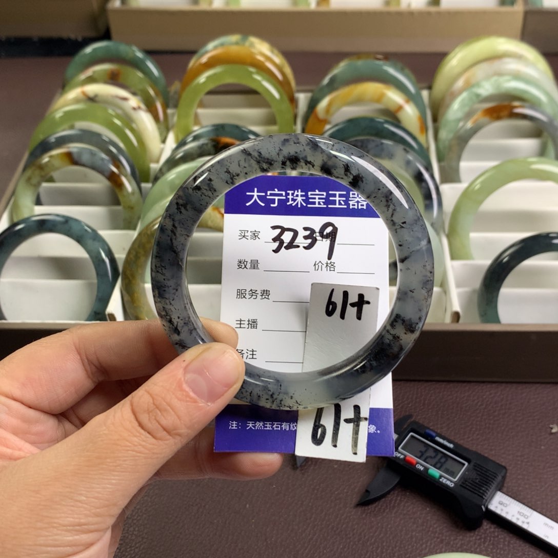 蛇纹石玉未镶嵌手镯3239