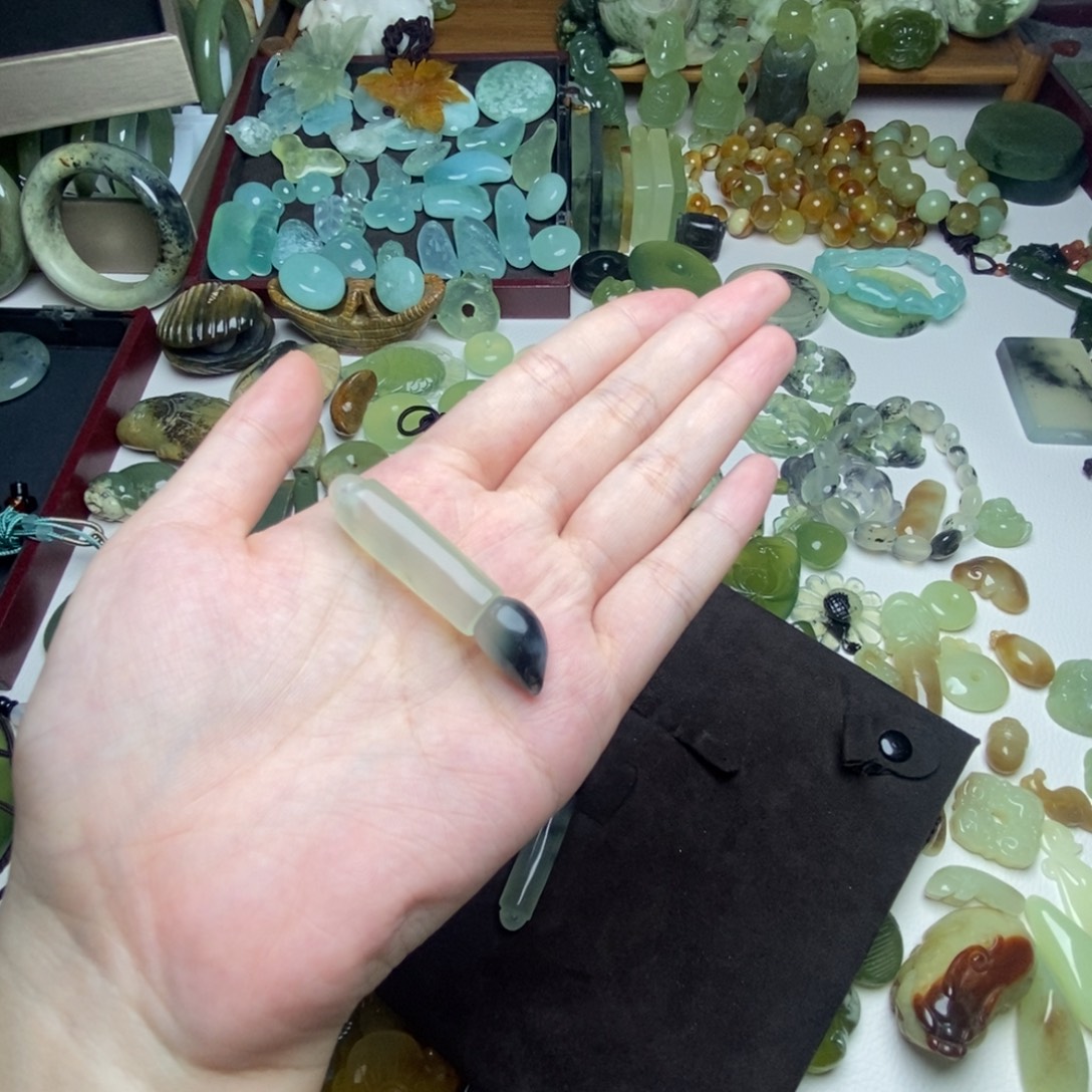 蛇纹石玉未镶嵌吊坠