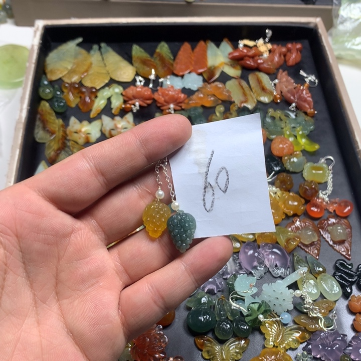 蛇纹石玉耳钉足银镀金镶嵌宁