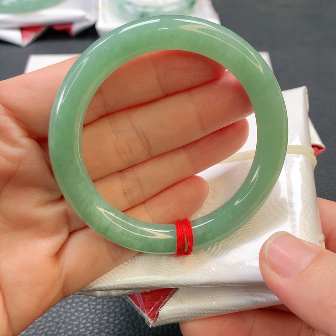 翡翠手镯未镶嵌52圆