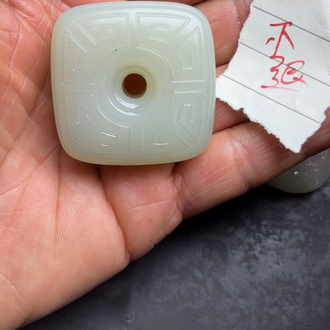 和田玉颈饰未镶嵌铁*衫