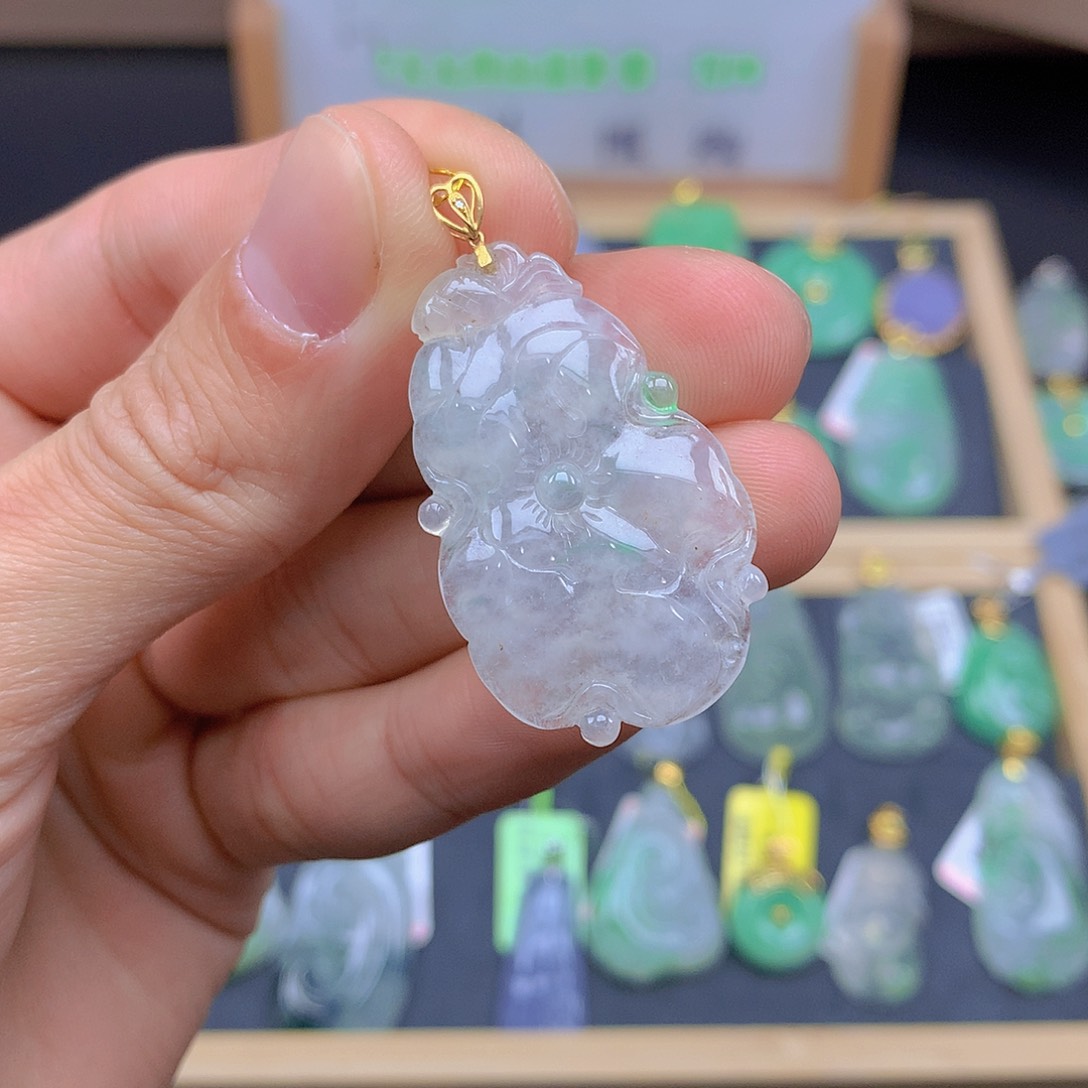 翡翠颈饰18K金镶嵌翡翠