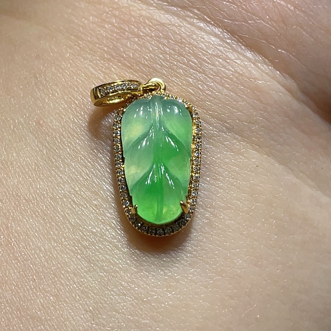 翡翠18K金镶嵌颈饰镁*吊坠