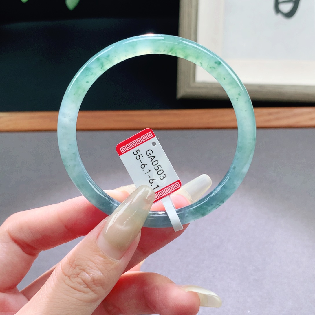 翡翠手镯未镶嵌天然翡翠手镯