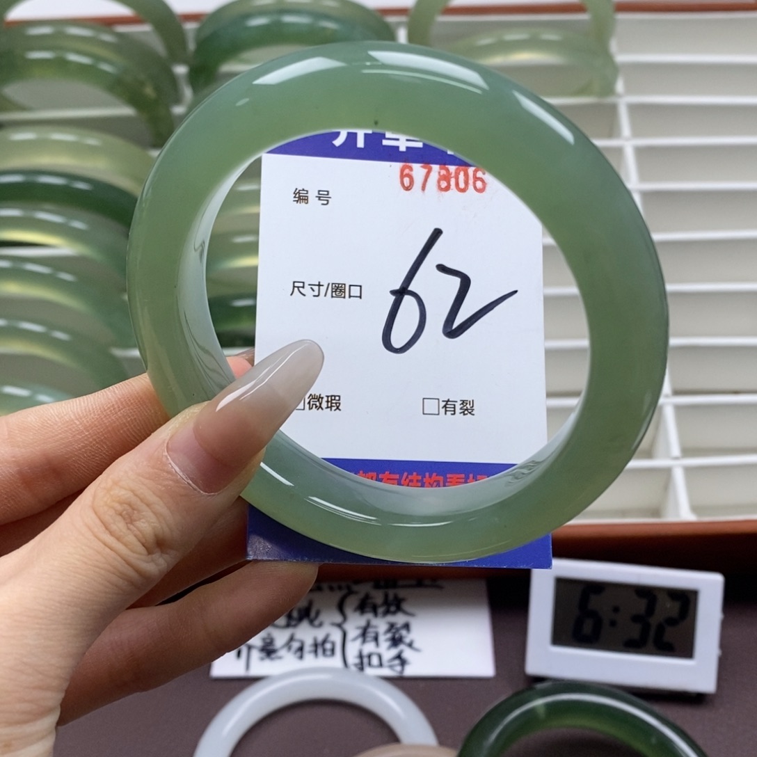 蛇纹石玉手镯未镶嵌