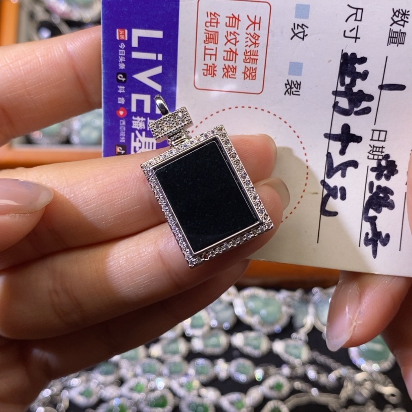 【闪购商品】翡翠颈饰未镶嵌天然