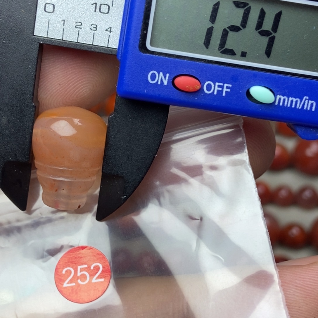 南红玛瑙未镶嵌有瑕疵