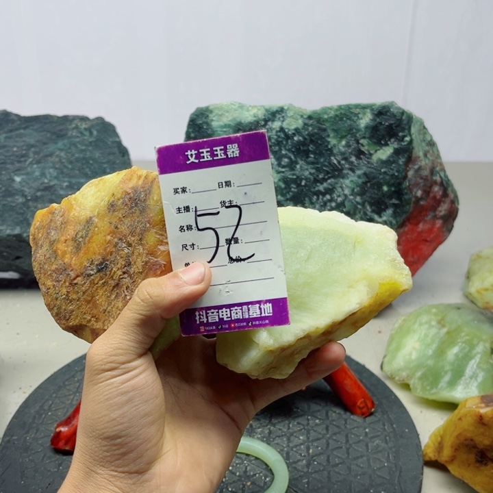 才***女蛇纹石玉未镶嵌岫玉
