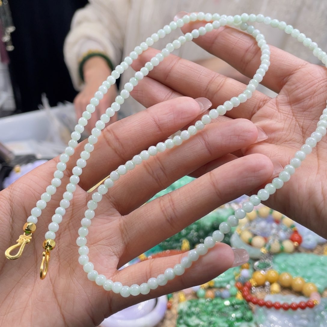 翡翠颈饰未镶嵌蓝**包代编织