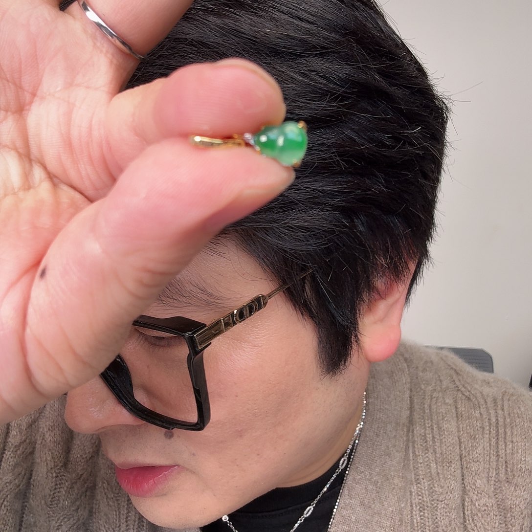 翡翠未镶嵌颈饰一件