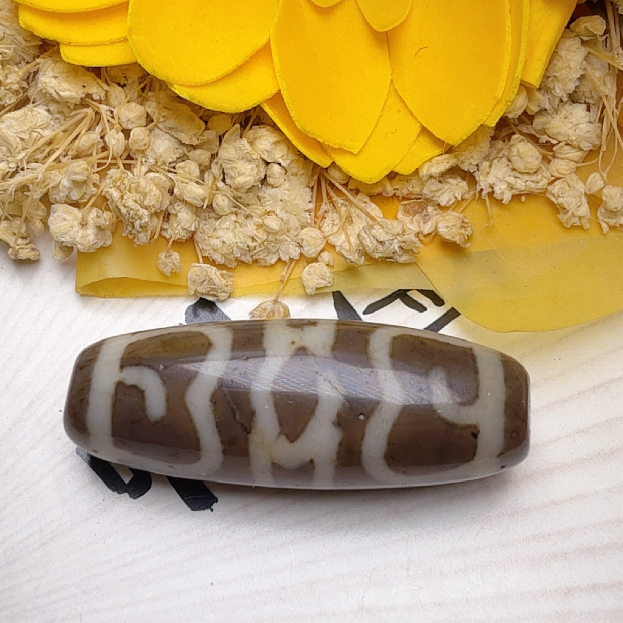 罕见前期老酥油玛瑙莲师法帽珠 通体内风化带蓝沁螺旋型37.6×13.9