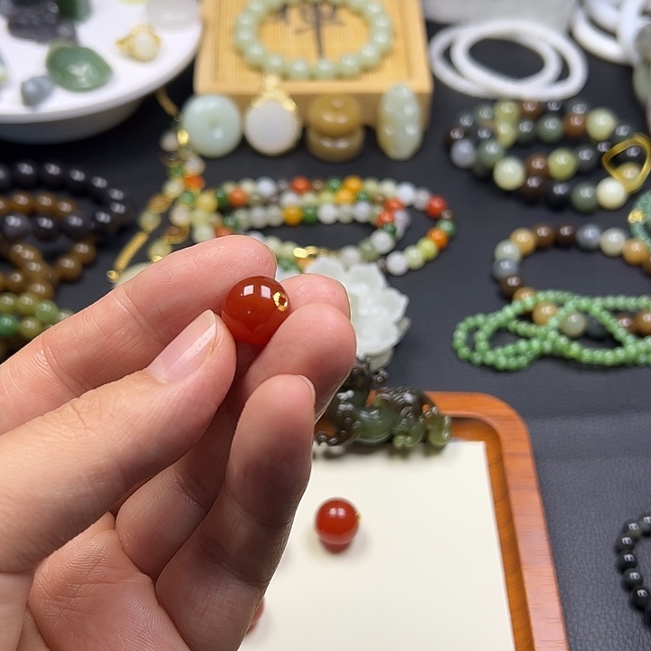 玛瑙/玉髓18K金镶嵌颈饰