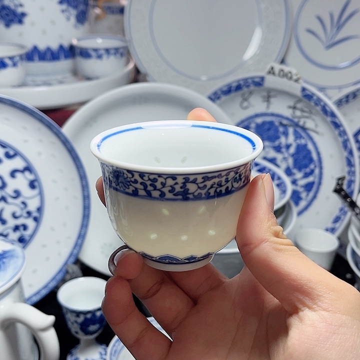 碗青花玲珑山水小茶杯