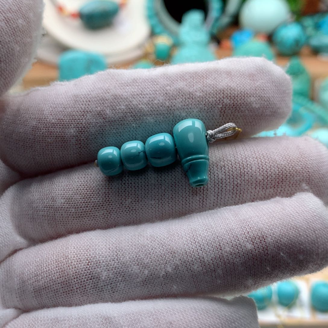 绿松石颈饰未镶嵌