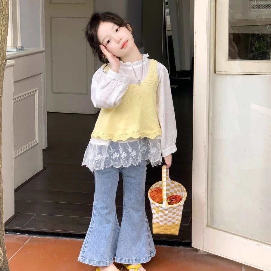 女童套装2025春秋新款女宝宝针织马甲蕾丝边衬衫牛仔喇叭裤三件套