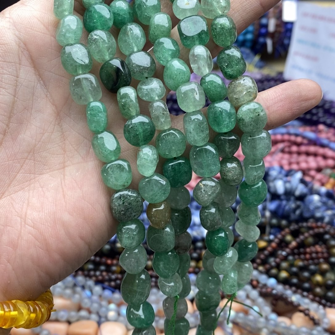 玛瑙/玉髓未镶嵌珠宝半成品一条天然绿草莓晶随行10mm