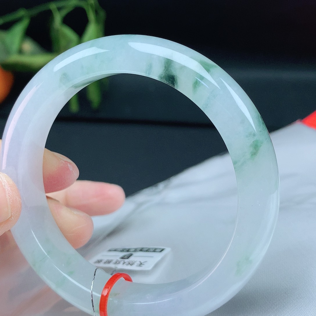 翡翠手镯未镶嵌56圈