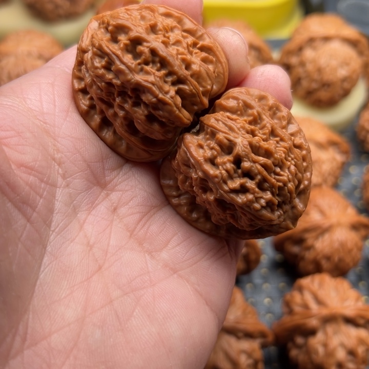 文玩核桃吊坠三角白38