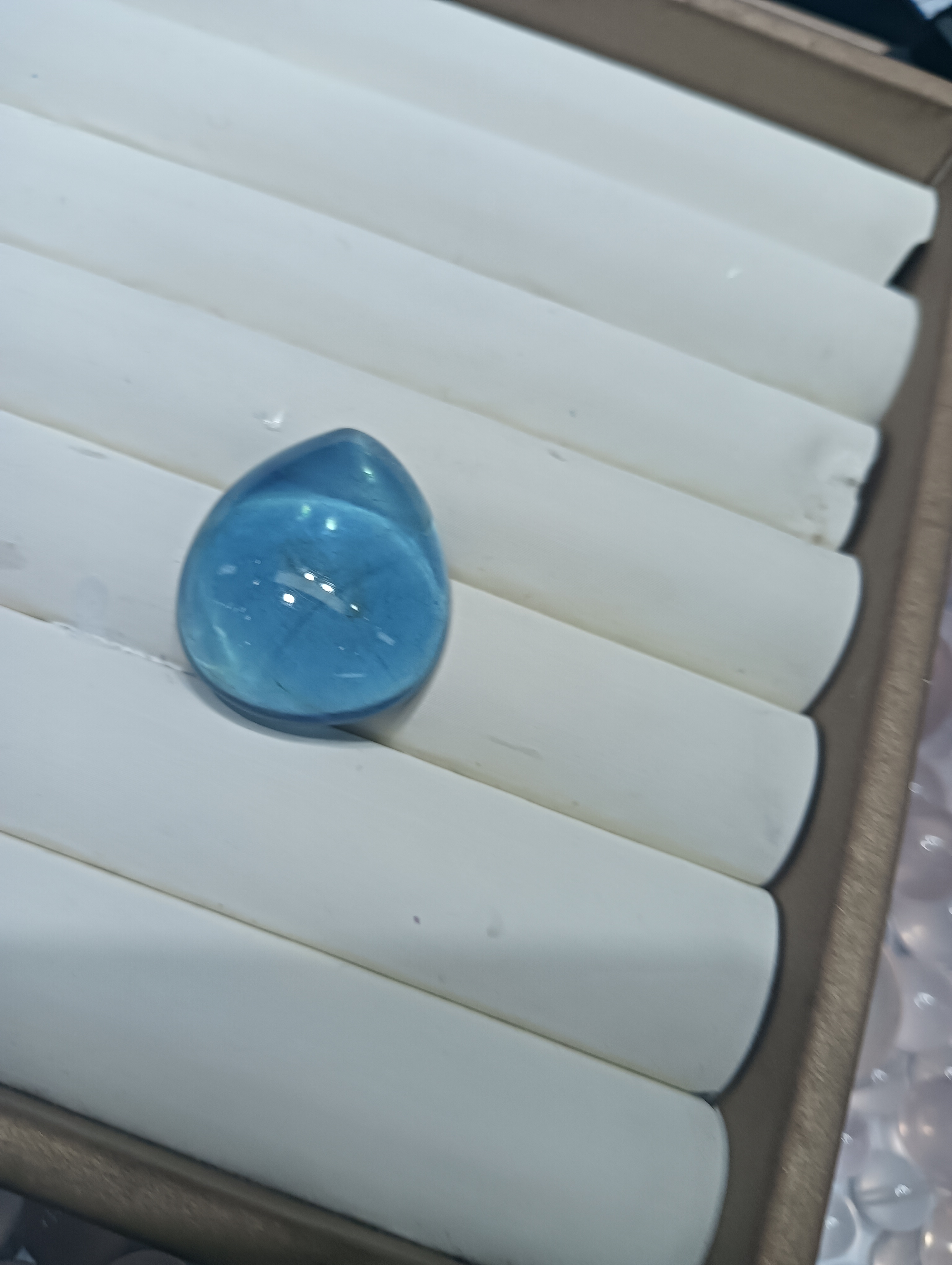 海蓝宝水晶吊坠26mm,拍多样发其一