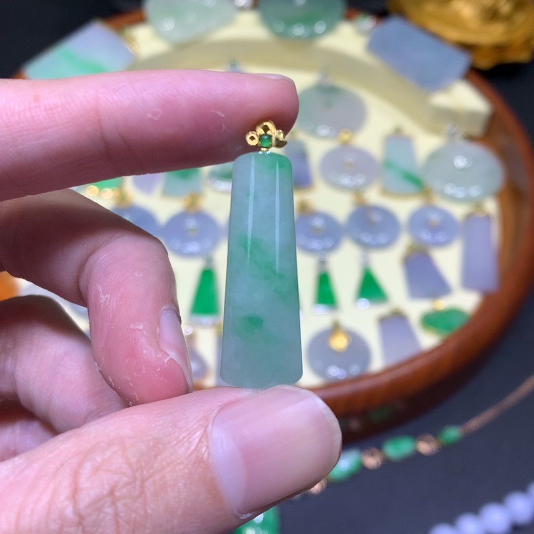 翡翠吊坠(不含链)18K金镶嵌