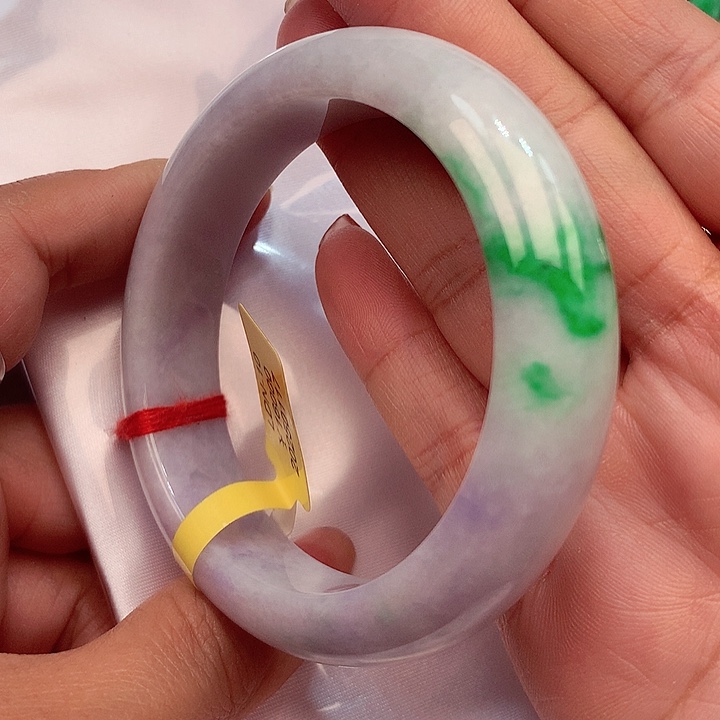 翡翠手镯未镶嵌翡翠