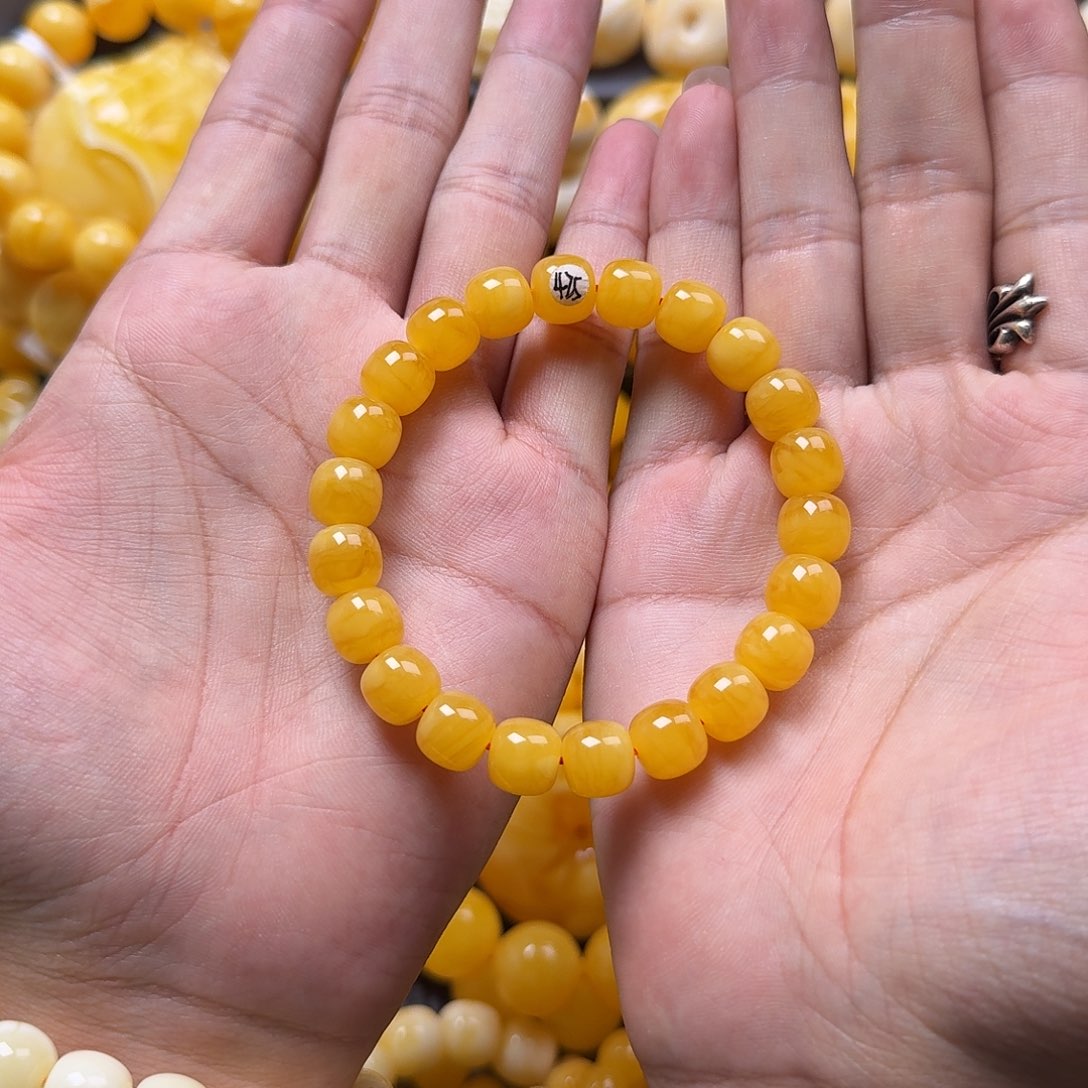 肖***儿未镶嵌蜜蜡珠宝奇石