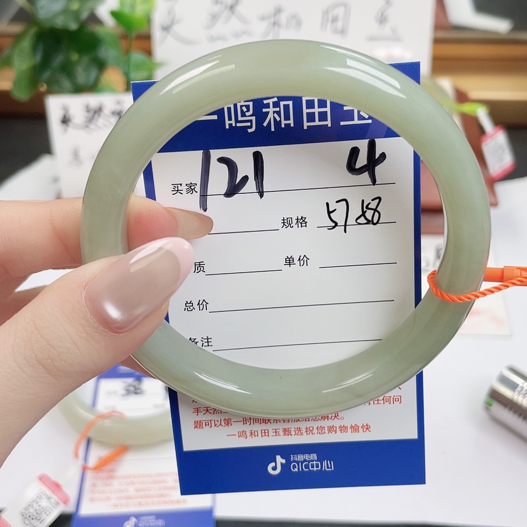 和田玉未镶嵌手镯