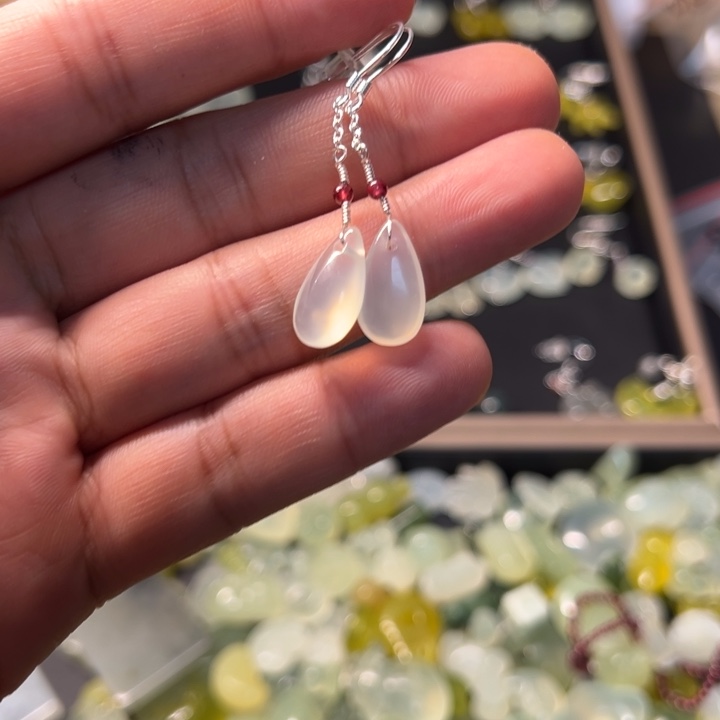 如***水岫玉银S925镶嵌耳钉