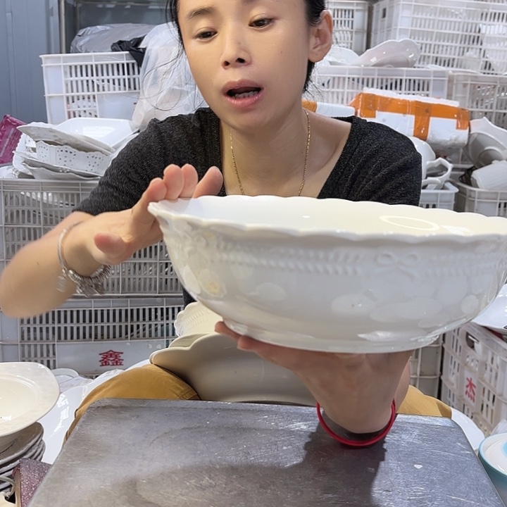碟蝴蝶结汤碗一个微瑕………