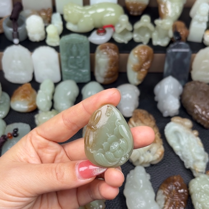 颈饰未镶嵌和田玉