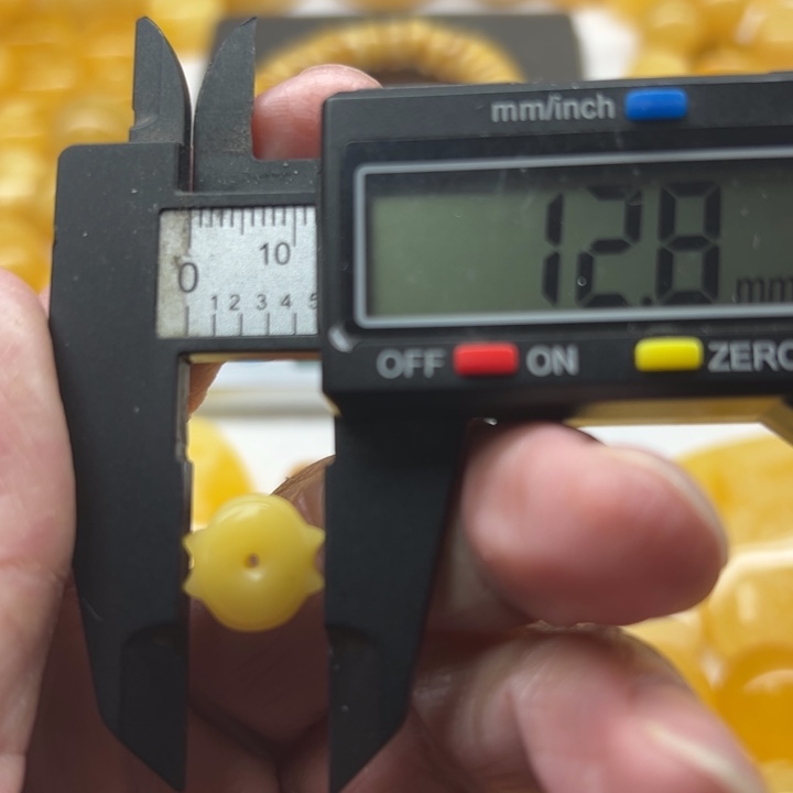 琥珀（矿物珀）未镶嵌裸石