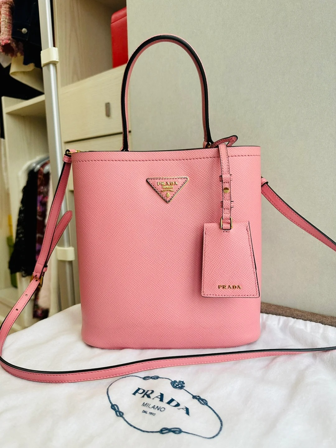 99新 Prada/普拉达 prada 水桶中号粉色/99新/优选