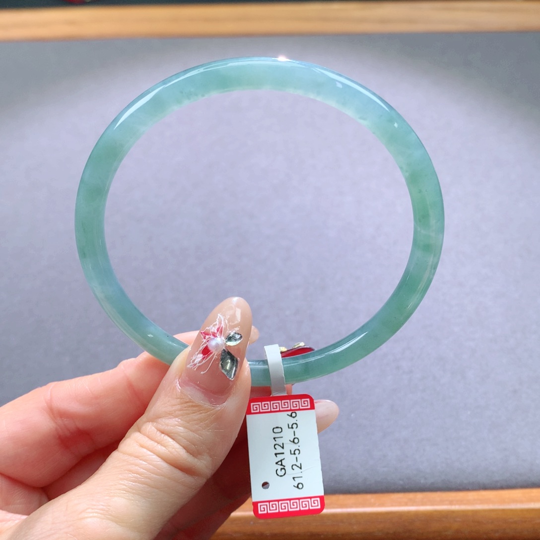 翡翠手镯未镶嵌天然翡翠手镯叮当镯