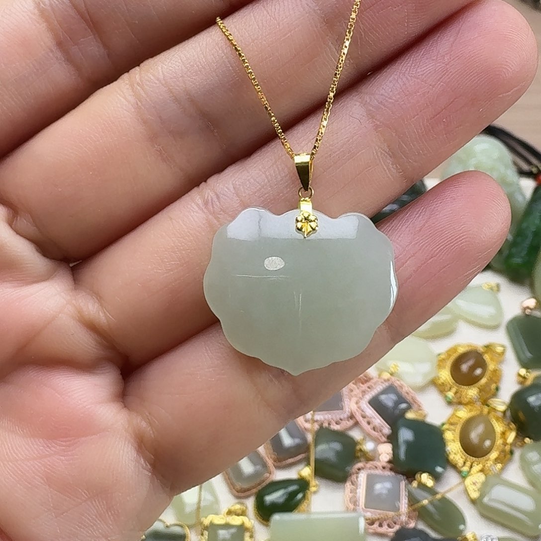 和田玉18K金镶嵌颈饰