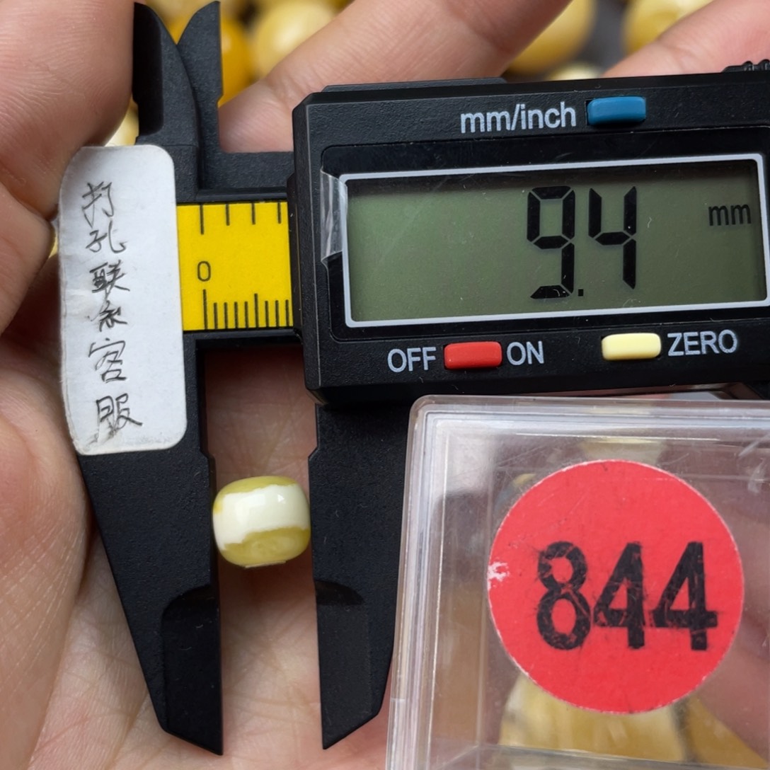 未镶嵌蜜蜡珠宝奇石