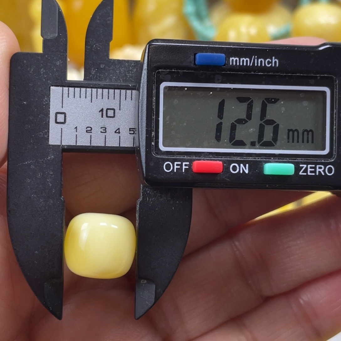 蜜蜡未镶嵌裸石7杂