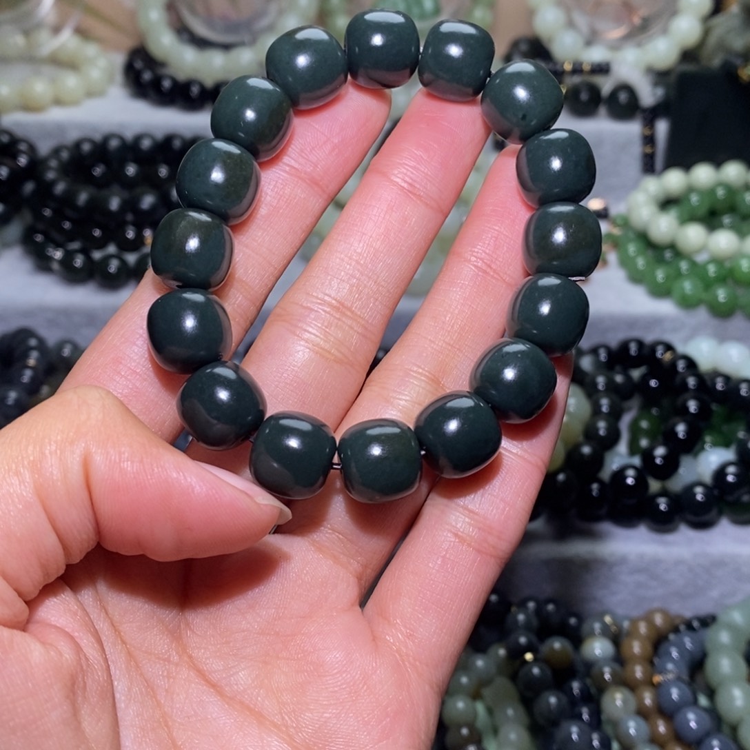 泘***梦和田玉未镶嵌手链